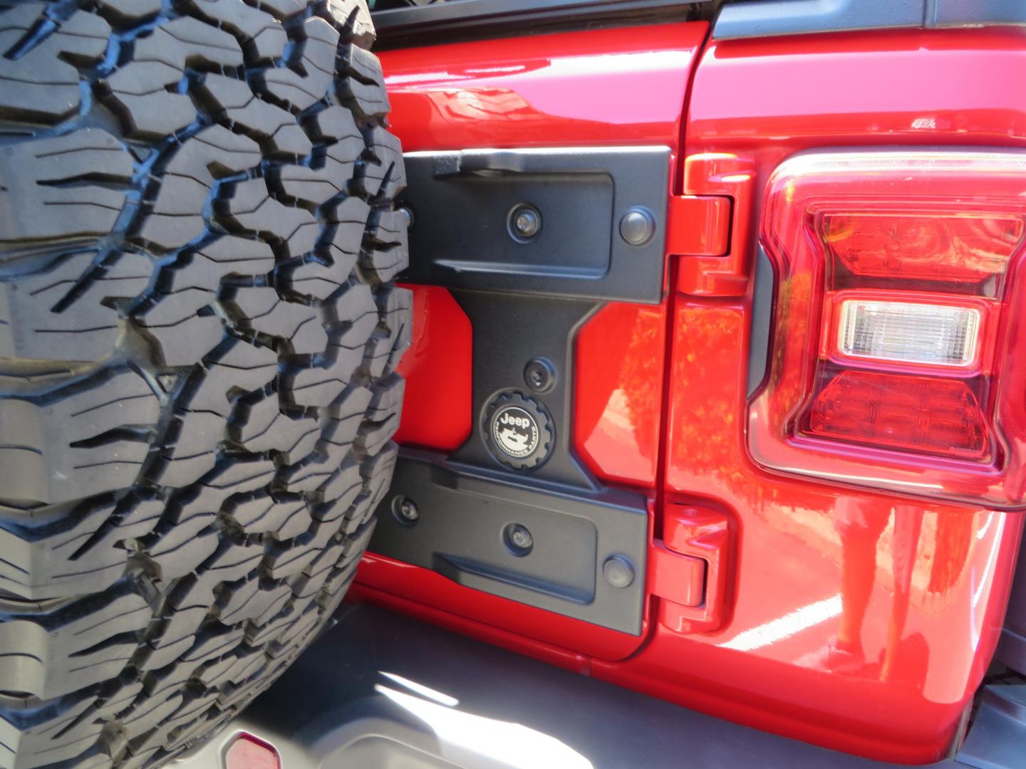 2019 Red /Black Jeep Wrangler Unlimited Rubicon (1C4HJXFN7KW) with an 2.0L L4 DOHC 16V TURBO engine, automatic transmission, located at 2630 Grass Valley Highway, Auburn, CA, 95603, (530) 508-5100, 38.937893, -121.095482 - Rubicon JL ready for all of your offroad adventures. This Jeep is sitting on a Rubicon Express lift kit, RE 2.5 Extreme series shocks, 17" Method bead grip wheels, 37" BFG KO2 tires, EVO front bumper, Warn winch, Road Armor rock slliders, and a HD Jeep spare tire carrier. - Photo#14